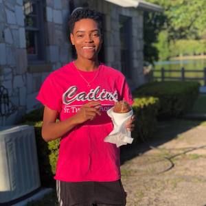 Meet your Posher, Mia